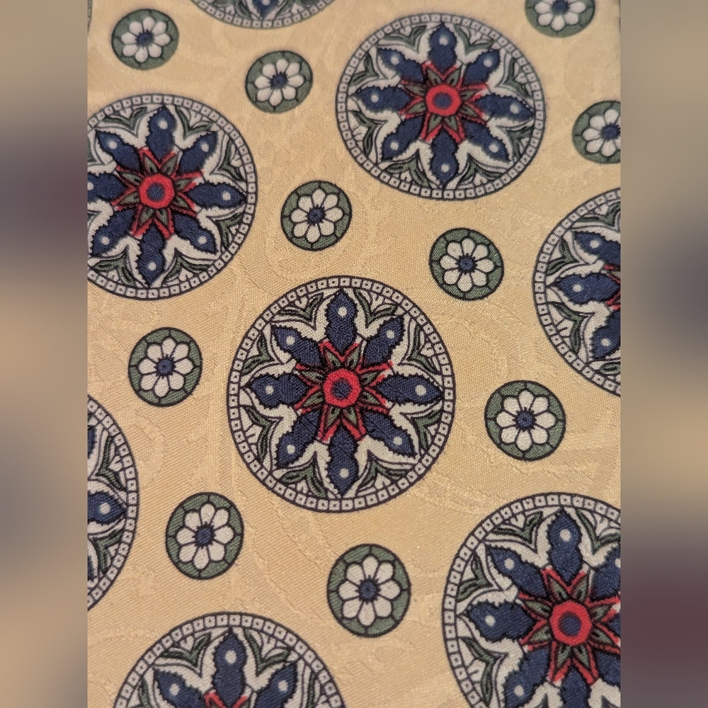 VTG- Burberry Medallion Tie - Picture 12 of 12
